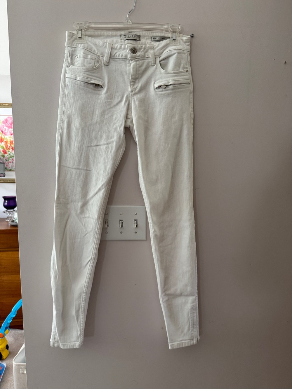 GUESS White Skinny Jeans with Front Zip Details